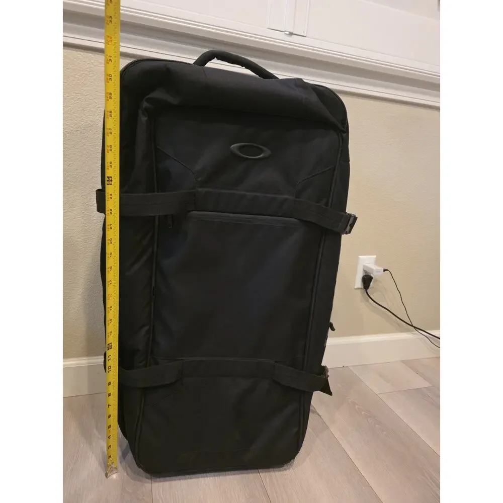 Oakley Large Roller Travel Suitcase Rolling Luggage 92L 32